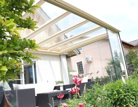 Ein Sommergarten in weiß