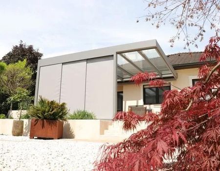 Schiebescreen für eine Terrassenüberdachung