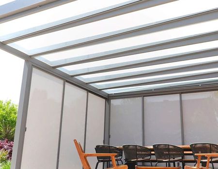 Schiebescreen für eine Terrassenüberdachung