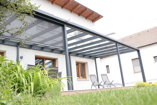 Ein Haus mit einen standard Glasdach